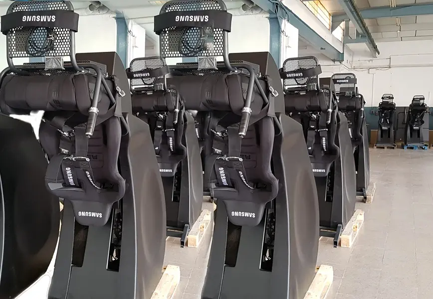 Taller de fabricación de simuladores VR Whiplash en Barcelona