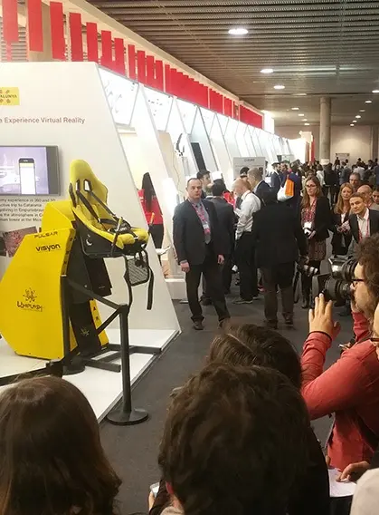 Simulador VR Whiplash en evento corporativo — activación de marca